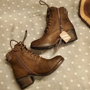 NWT Brown heeled boots with memory foam